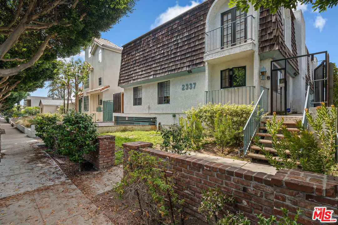 Property Photo:  2337 Oak St, Unit 2  CA 90405 
