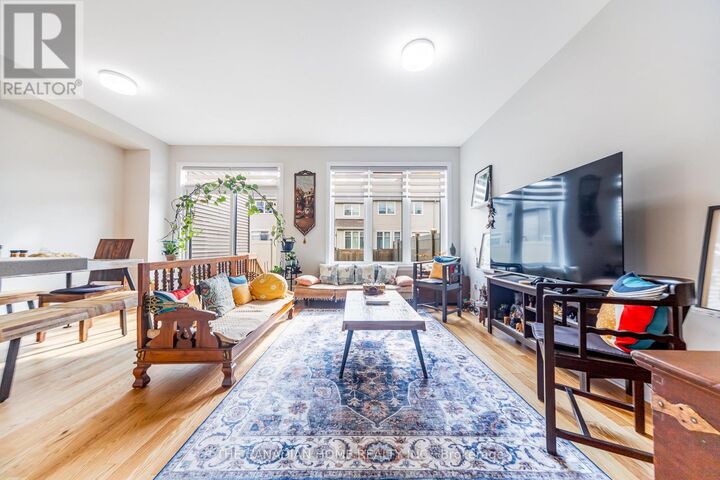 Property Photo:  921 Clarkia Street  ON K1T 0Y2 