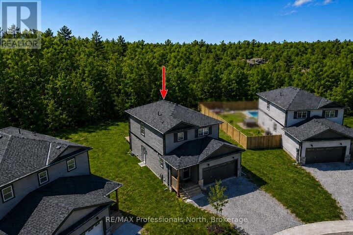 Property Photo:  33 Whitehorn Park Road West  ON P1L 1W9 