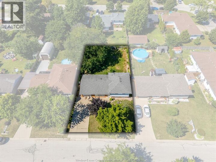 Property Photo:  9 Rickway Drive  ON N8H 2M3 