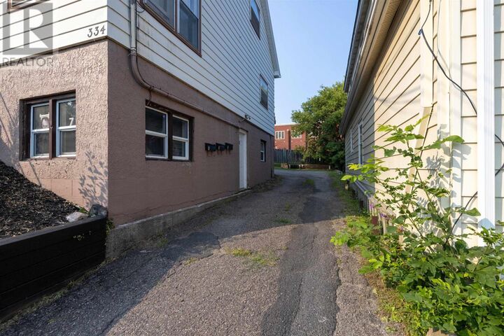Property Photo:  334 Pearl St  ON P7B 1G1 