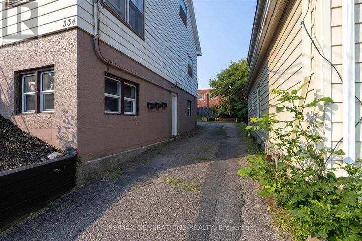 Property Photo: 334 Pearl Street ON P7B 1G1
