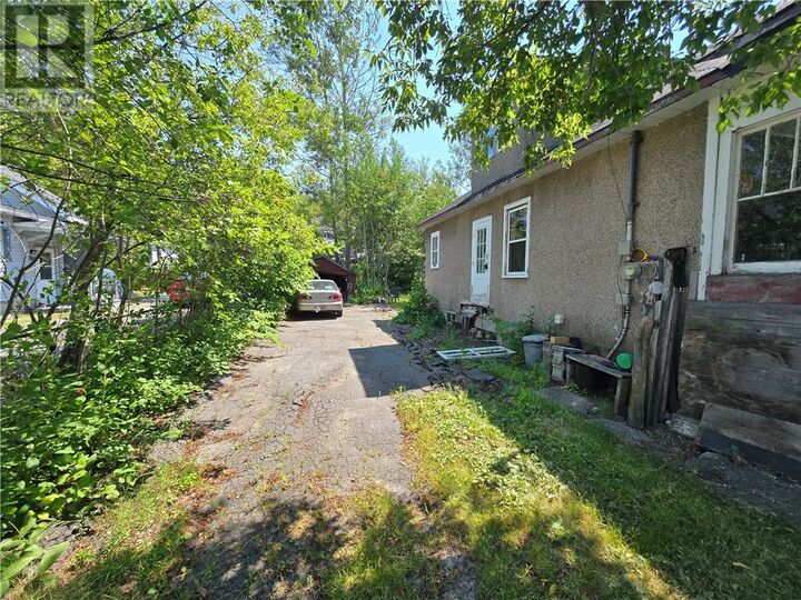 Property Photo:  304 Leslie Street  ON P3B 2T5 
