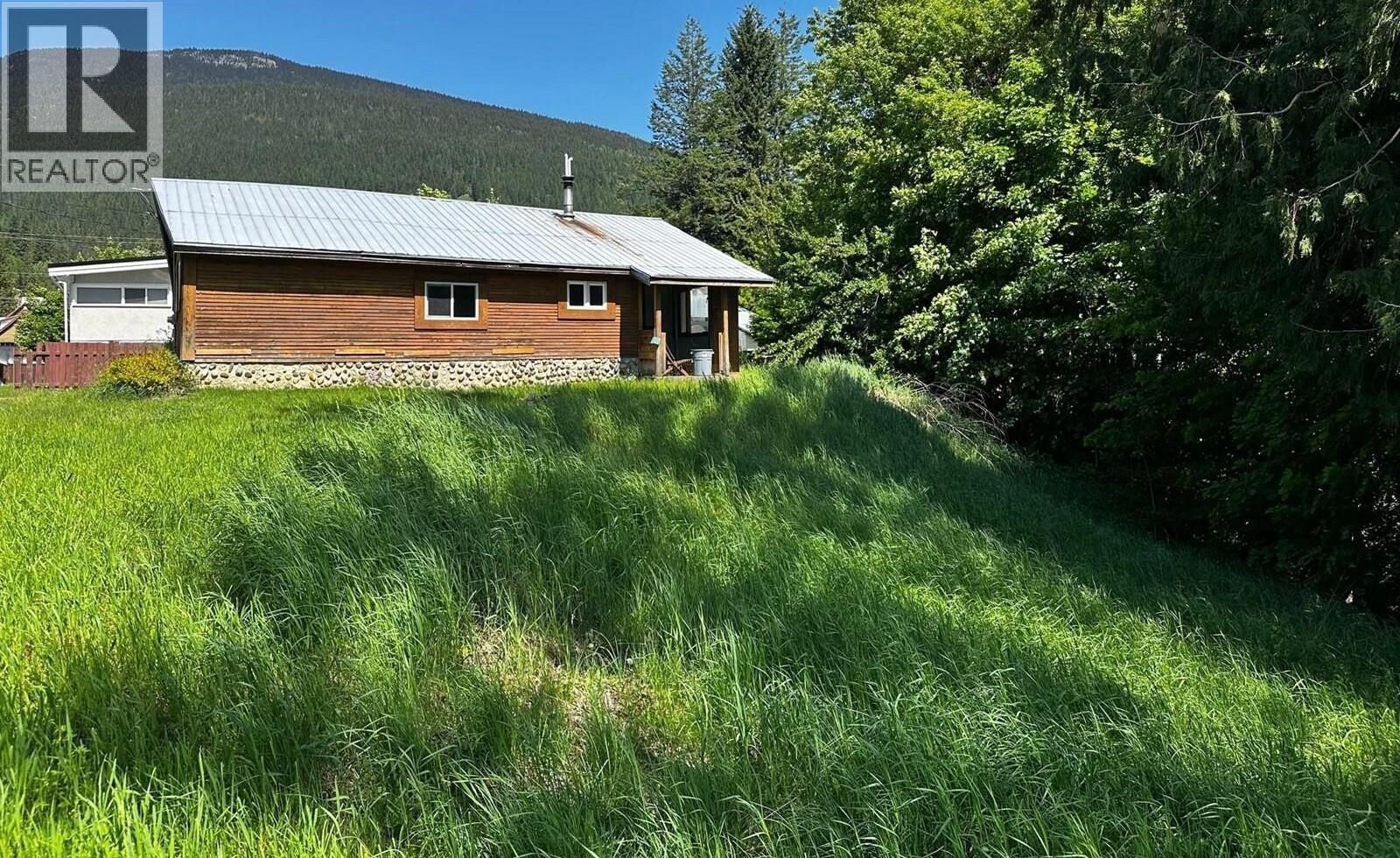 Property Photo: 504 Needham Drive BC V0E 2S0