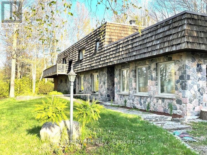 Property Photo:  630 Farquhar Street  ON P1P 1E3 