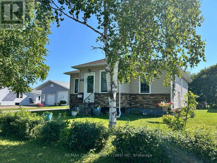 Property Photo:  12 Erickson Avenue  ON P5N 2K7 