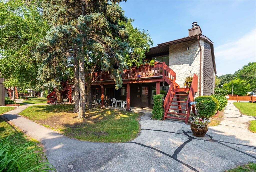 Property Photo: 120 Scotswood Drive MB R3R 2X9