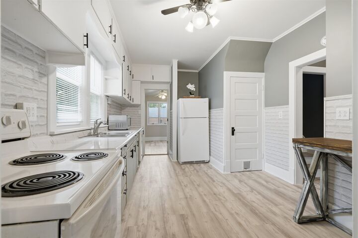 Property Photo:  310 N Williams Street  IA 52041 