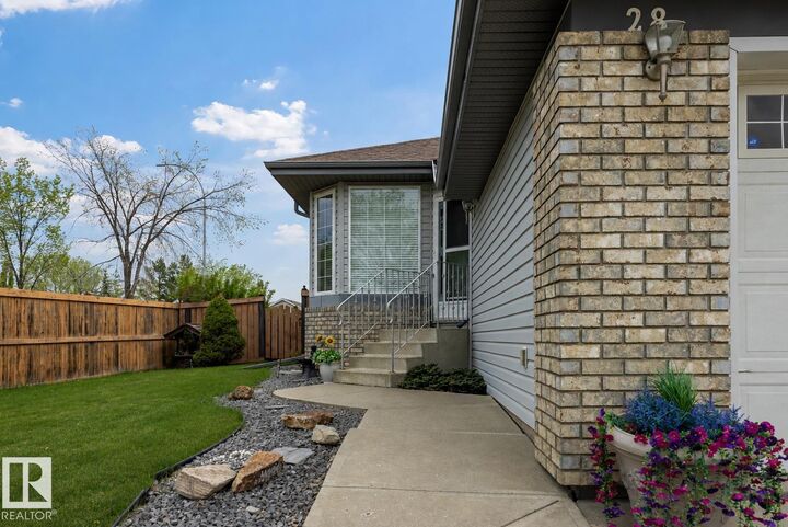 Property Photo:  28 Norfolk Close  AB T8N 7B8 