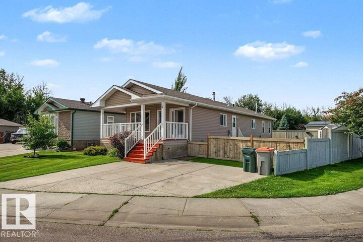Property Photo: 2 Jutland Crescent AB T7Z 0A3