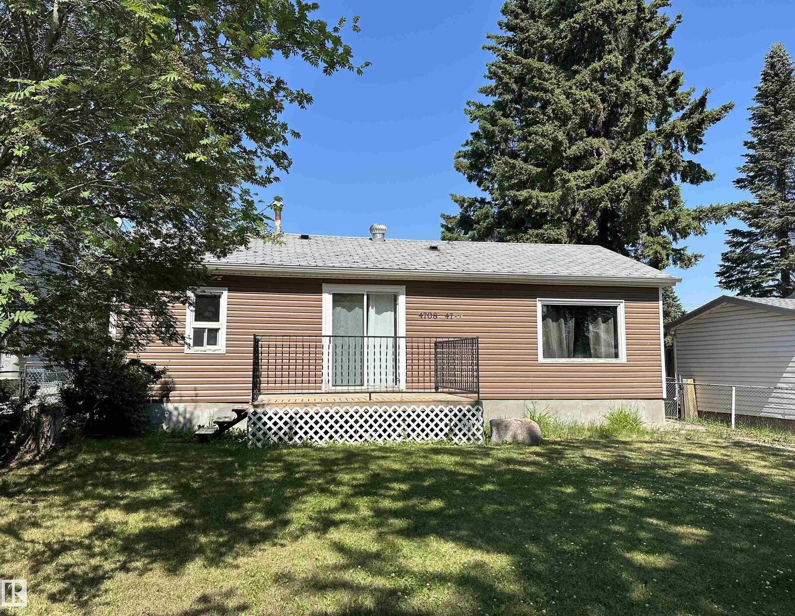 Property Photo: 4708 47 Avenue AB T7A 1H7