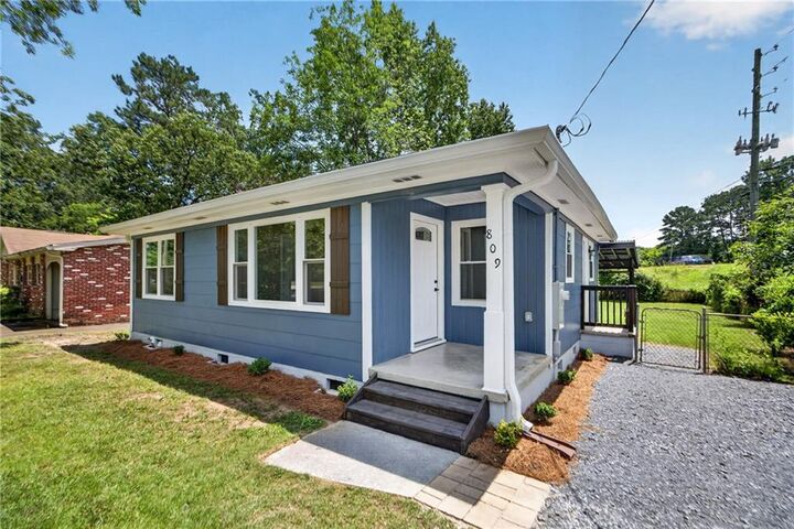 Property Photo:  809 Charlton St  GA 30165 
