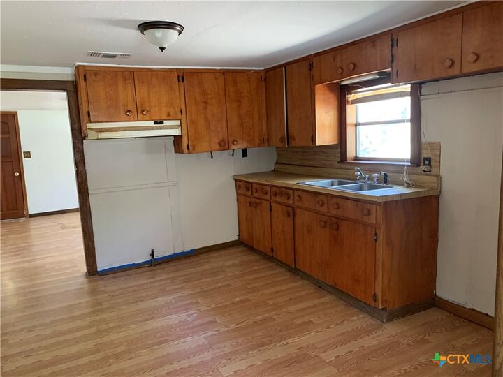 Property Photo:  