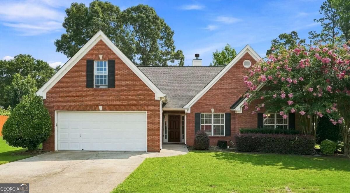 Property Photo: 1684 Amhearst Walk Road GA 30043