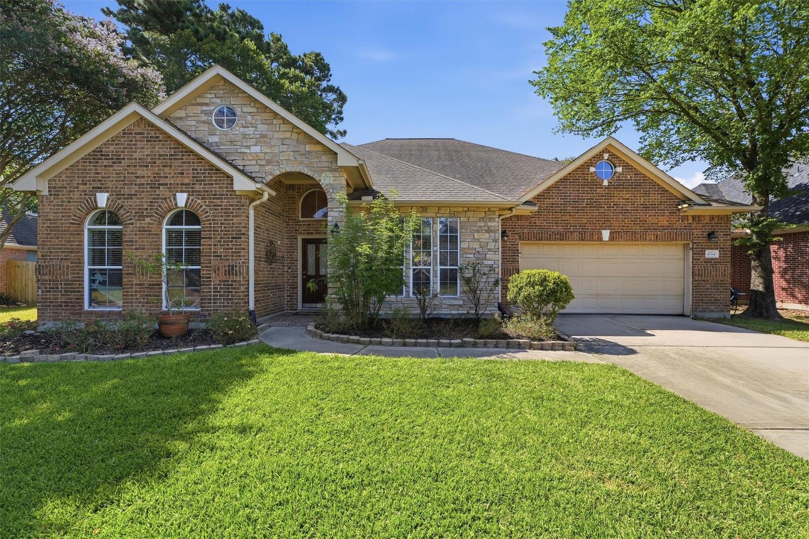 Property Photo: 4714 Kings Way TX 77069