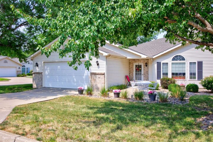 Property Photo: 495 S 51st Street 6 IA 50265