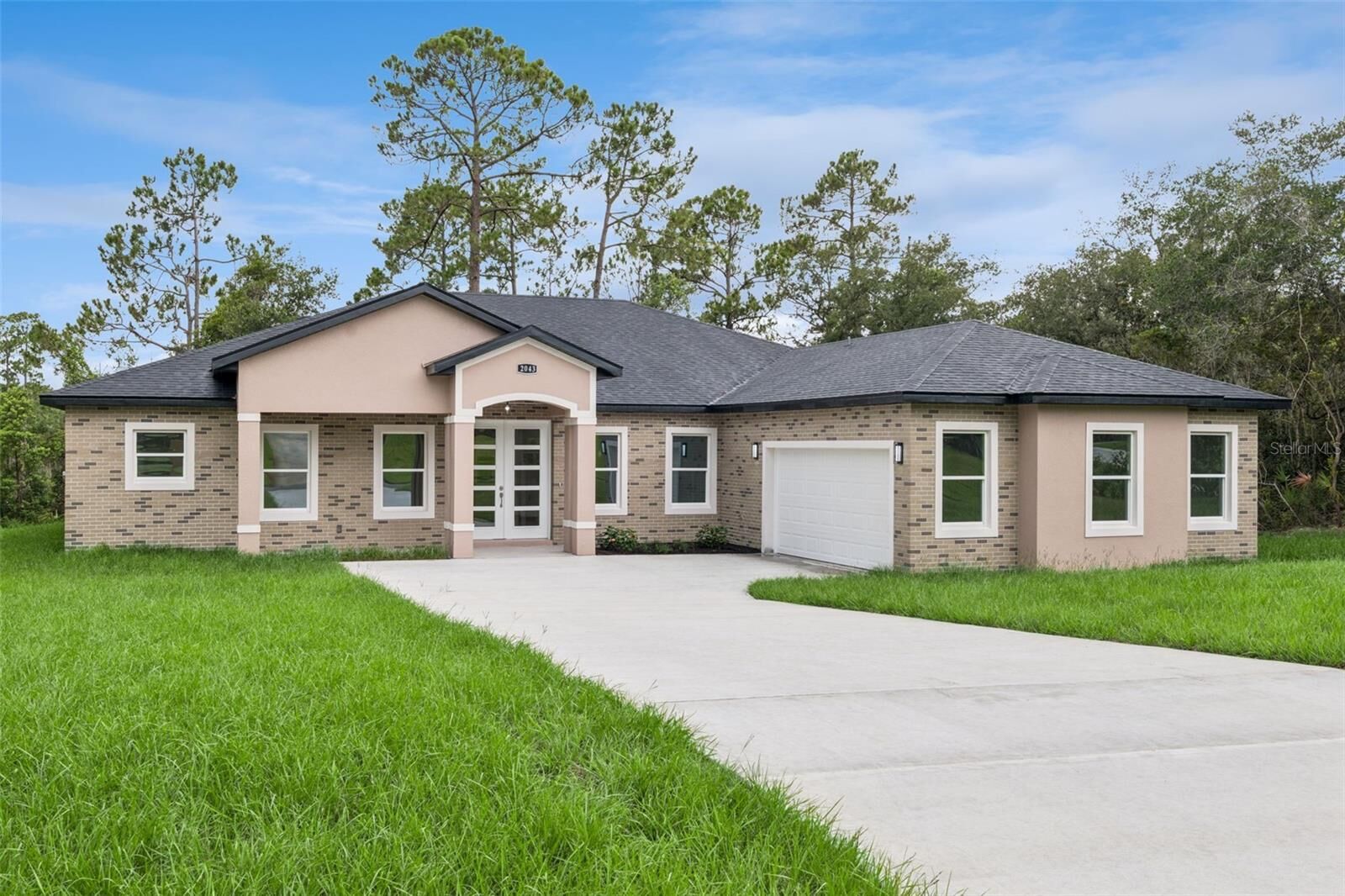Property Photo:  2043 Watersedge Drive  FL 32738 