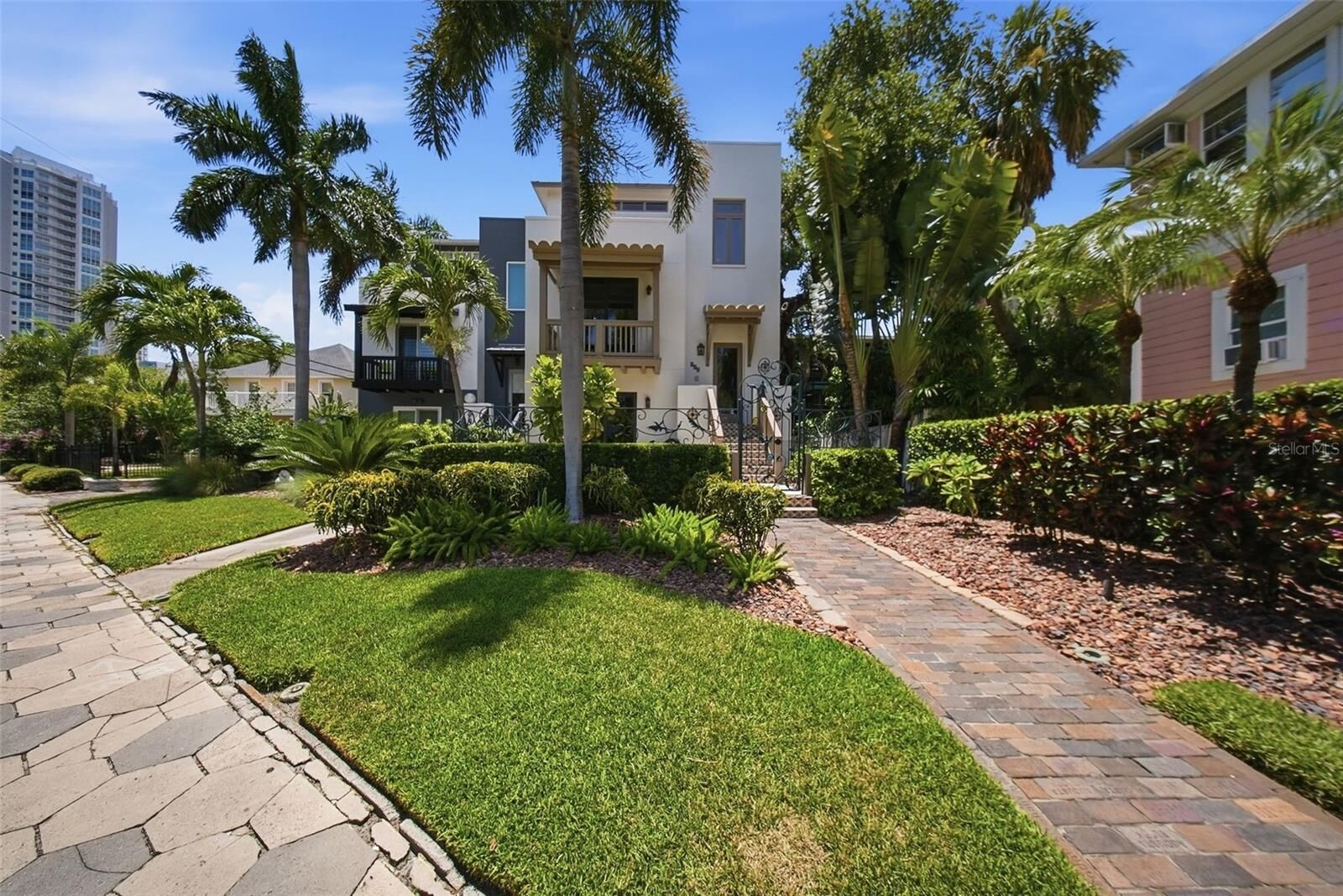 Property Photo:  650 Beach Drive NE  FL 33701 