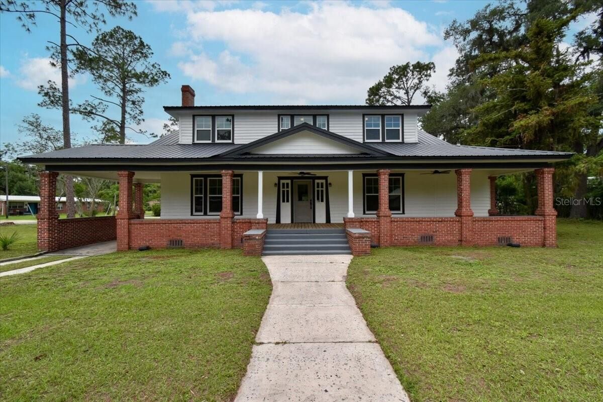 Property Photo: 1103 N Jefferson Street FL 32347
