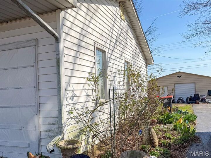 Property Photo: 1028 W Old Highway C MO 63730