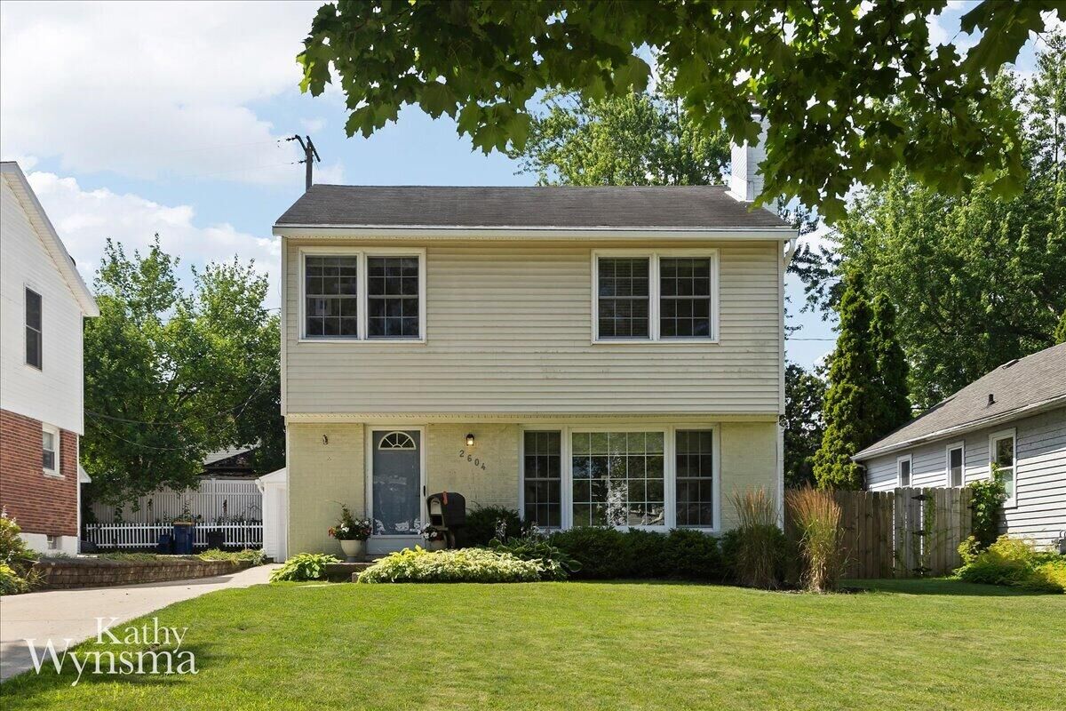 Property Photo: 2604 SE Richards Drive SE MI 49506