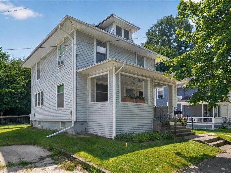 Property Photo:  1017 Woodbridge Street  MI 49203 
