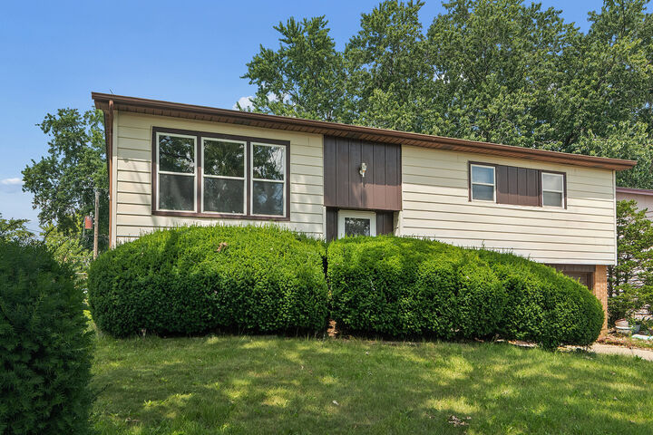 Property Photo:  5912 Stuart Lane  IL 60452 