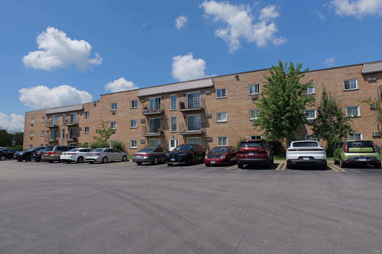 Property Photo:  143 W Elk Trail 141  IL 60188 