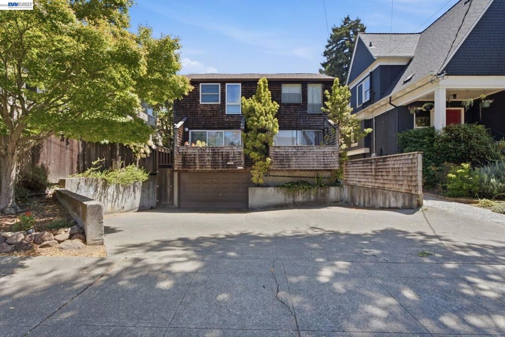 Property Photo:  2603 Benvenue Ave 3  CA 94704 