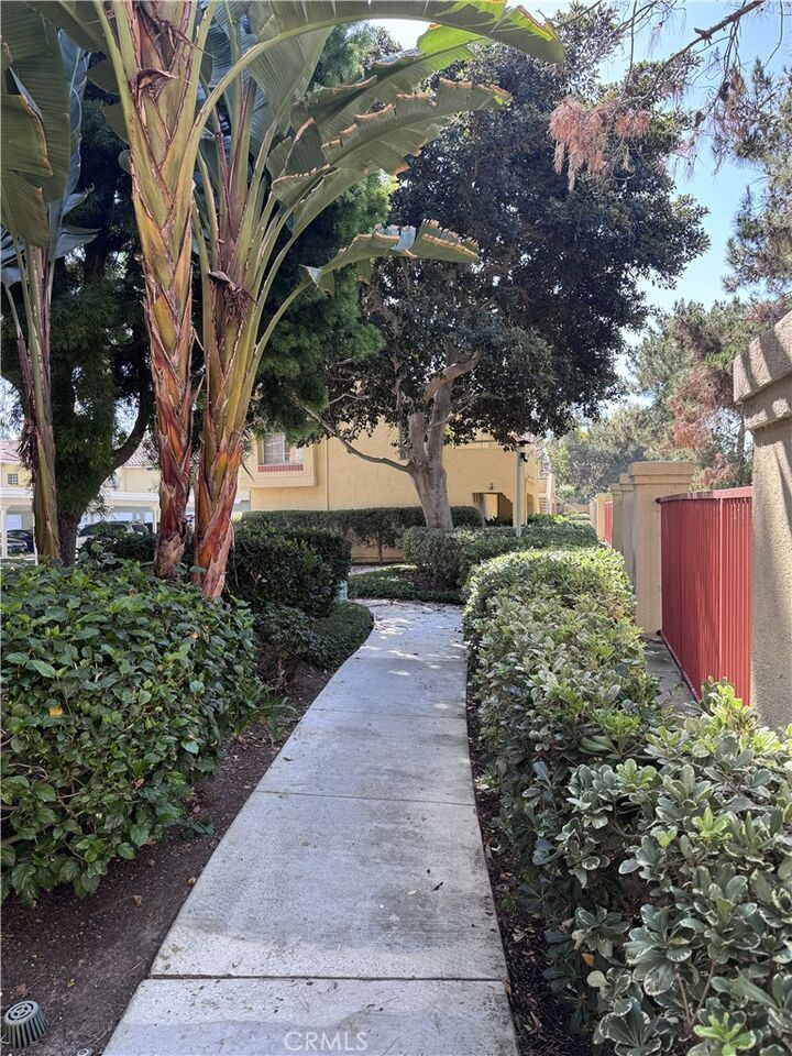 Property Photo: 68 Costero Aisle 305 CA 92614