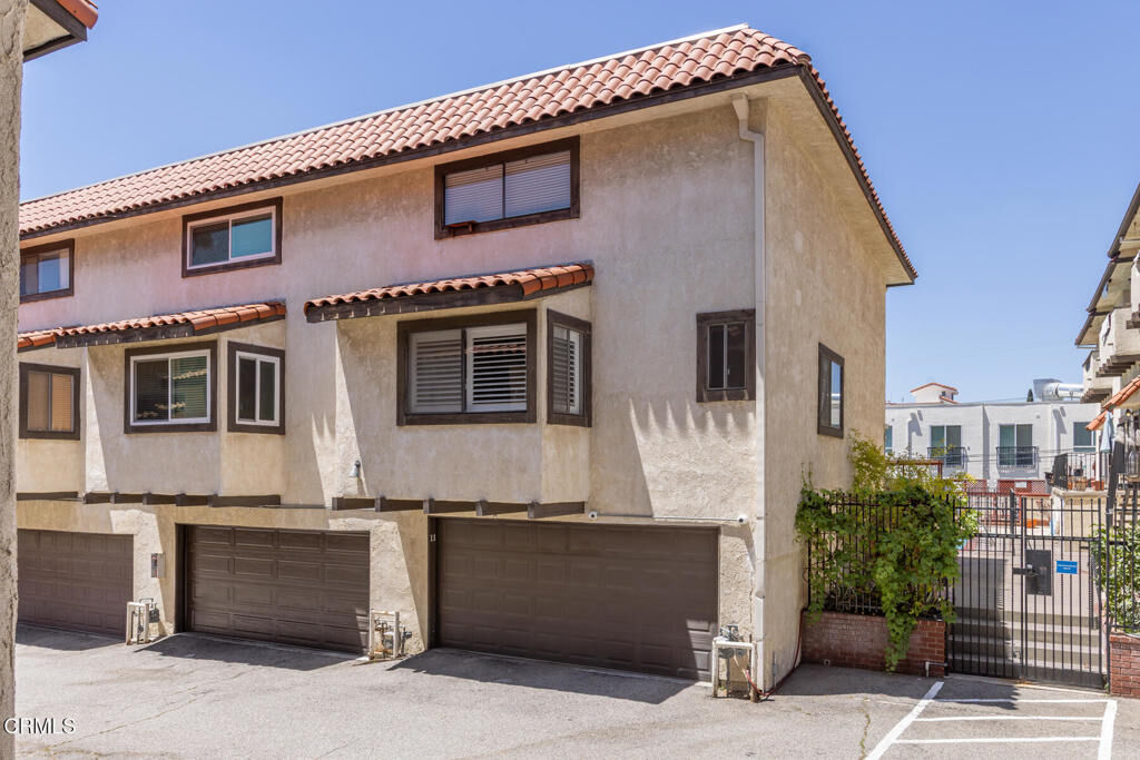 Property Photo:  10141 Samoa Avenue 11  CA 91042 