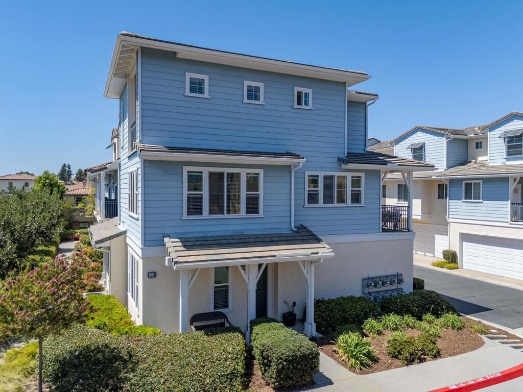 Property Photo:  4368 Nautilus Way 10  CA 92056 
