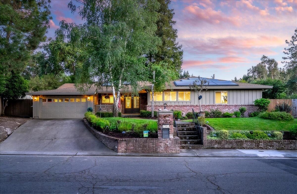 Property Photo: 1561 Elsdon Circle CA 95608