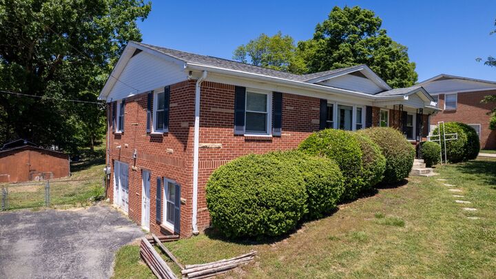 Property Photo:  128 Jefferson Ave W  TN 37030 