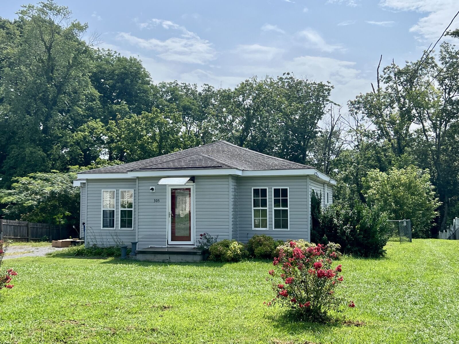 Property Photo: 305 Cliffside Ave TN 37160