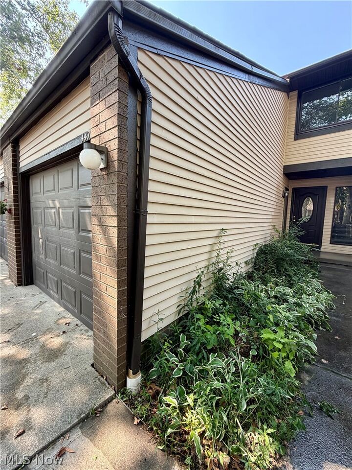 Property Photo: 4471 Habersham Lane S 186 OH 44143