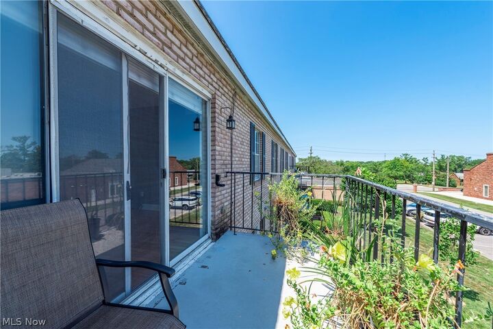 Property Photo: 1155 Charter Oak Lane 304 OH 44145