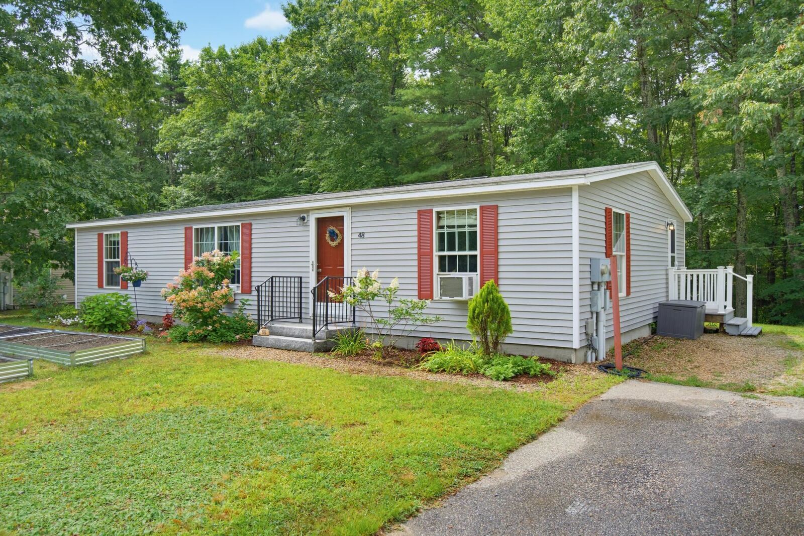 Property Photo: 48 Sparrow Drive NH 03825