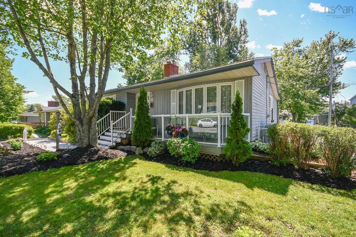 Property Photo:  18 Beaumont Drive  NS B4C 1V6 