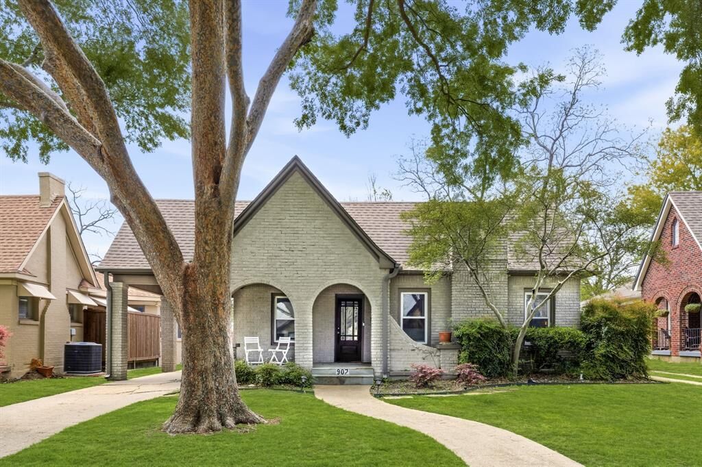 Property Photo: 907 Monte Vista Drive TX 75223