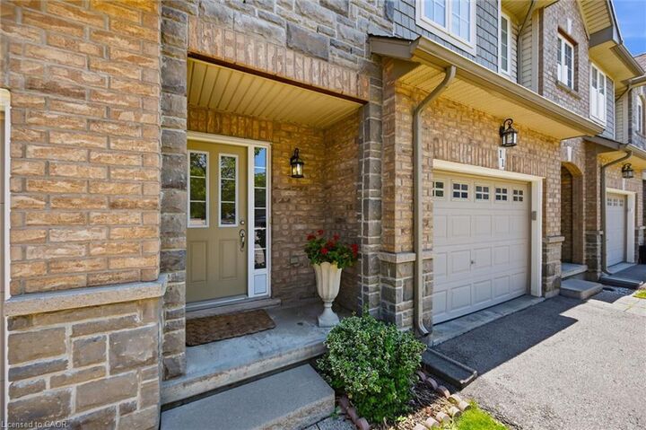 Property Photo:  40 Dartmouth Gate 10  ON L8E 0C4 