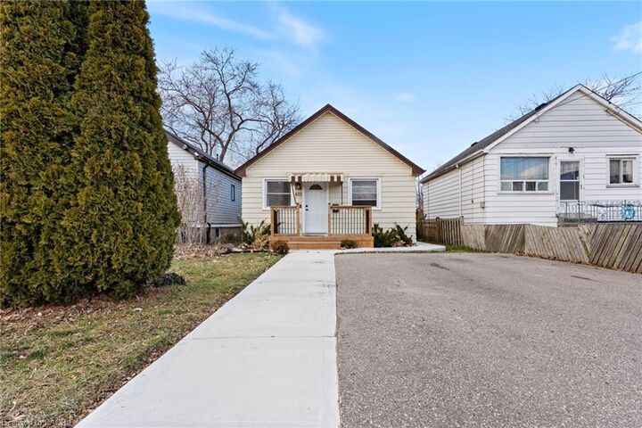 Property Photo:  435 Waverly Street  ON L8H 6R5 