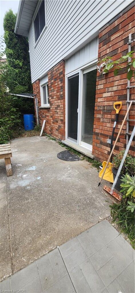 Property Photo:  47 Claycroft Crescent Lower  ON N2N 2R6 
