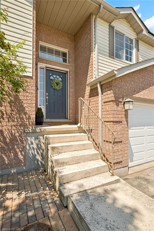 Property Photo:  17 McLachlan Place  ON N1H 8K3 