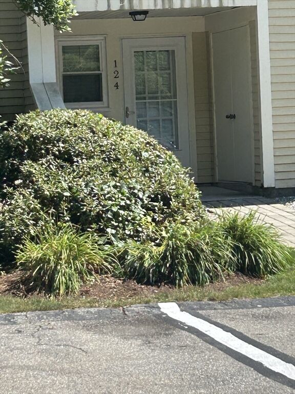 Property Photo: 124 Heritage Dr 124 MA 01588