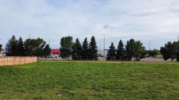 Property Photo:  85 Upland Boulevard NW  AB T1R 0R3 