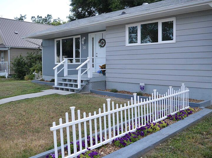 Property Photo:  76 Brock Street  AB T0J 1V0 