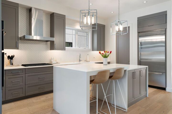 Property Photo: 2014 48 Avenue SW AB T2T 2T5
