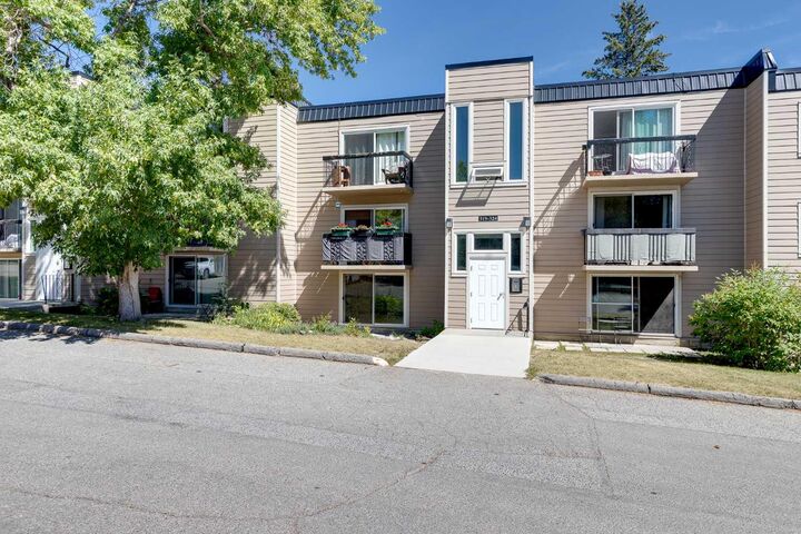 Property Photo:  315 Heritage Drive SE 319  AB T2H 1N2 