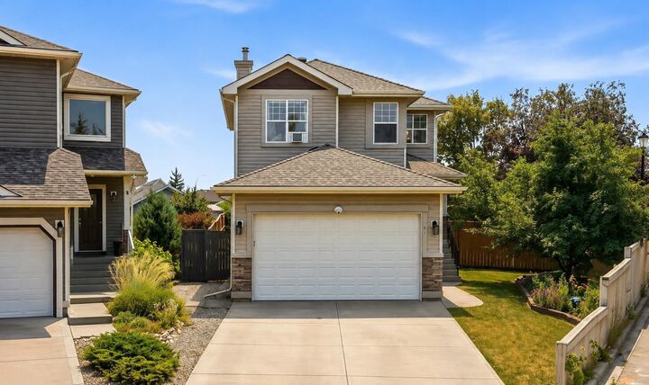 Property Photo: 91 Bridleridge Crescent SW AB T2Y 4E9